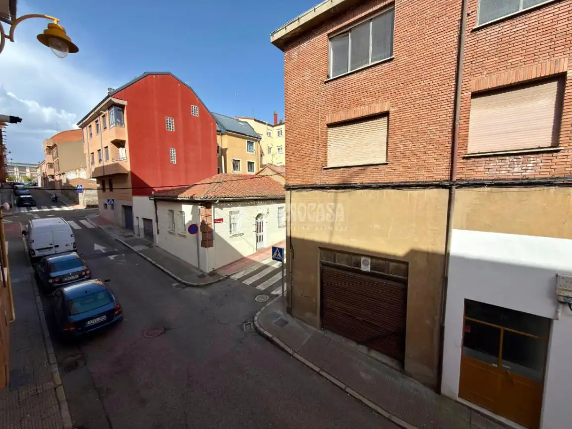 Exterior view of Flat for sale in León Capital   with Heating and Parquet flooring