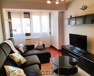 Living room of Flat to rent in Durango  with Heating, Parquet flooring and Furnished