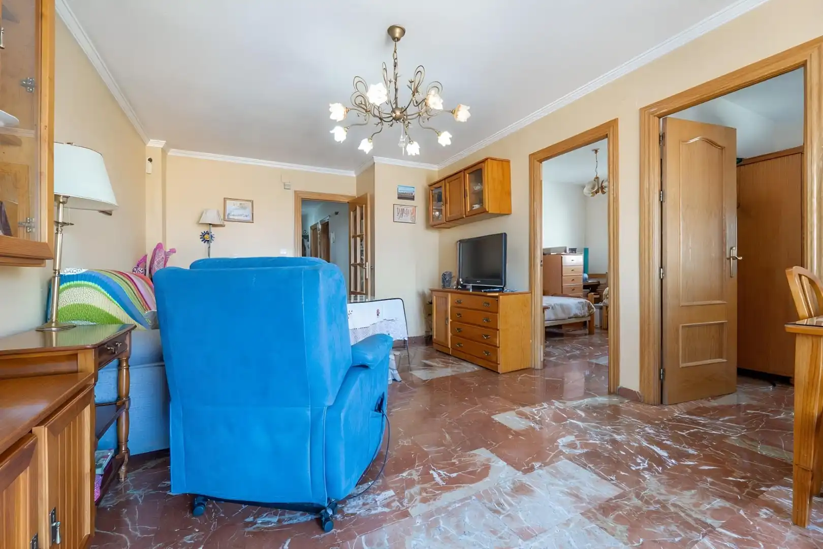 Living room of Flat for sale in Granada  with Air Conditioner, Terrace and Alarm