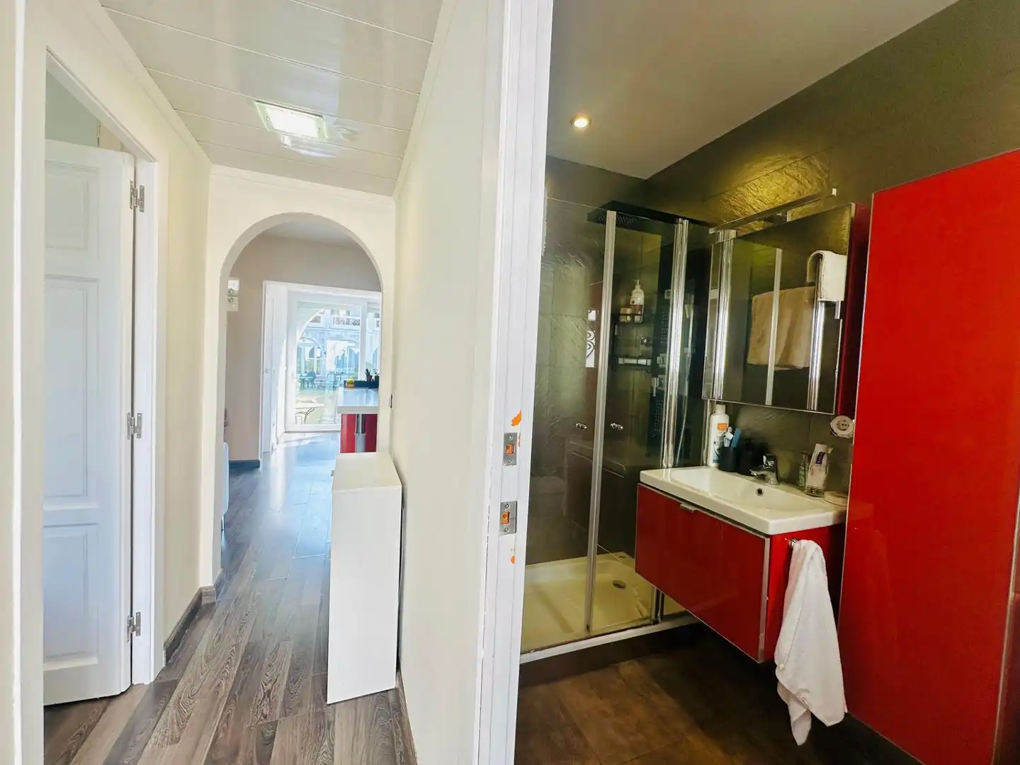 Bany de Apartament en venda en Empuriabrava amb Aire condicionat, Jardí privat i Moblat