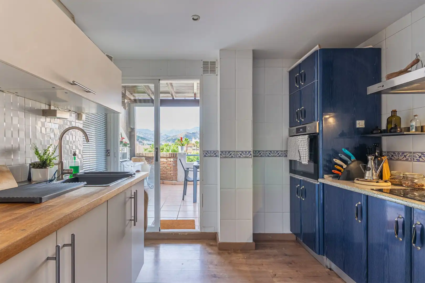 Cocina de Ático de alquiler en Almuñécar con Aire acondicionado, Terraza y Amueblado