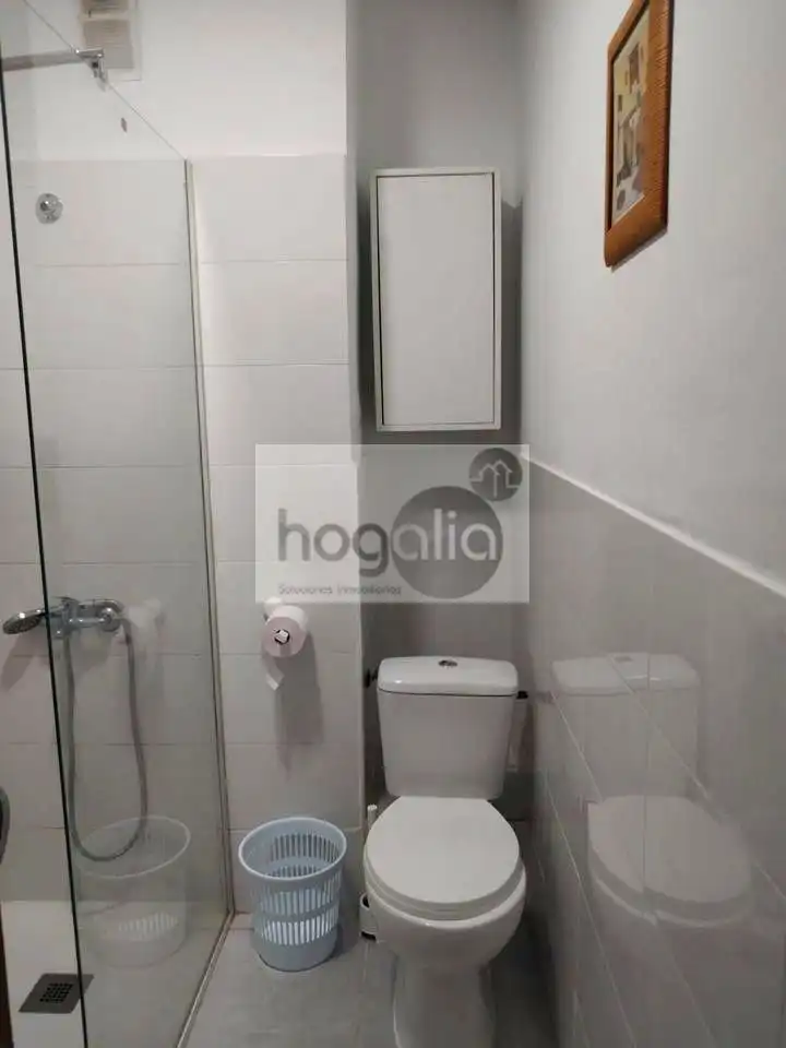 Badezimmer von Wohnung zur Miete in Sevilla mit Klimaanlage, Terrasse und Möbliert
