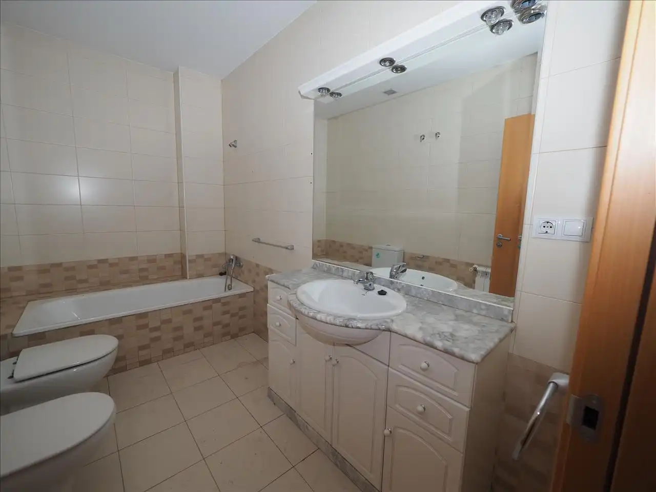 Baño de Dúplex en venta en Torelló con Calefacción, Terraza y Balcón