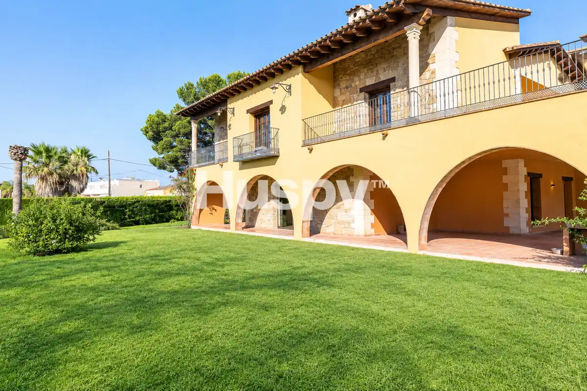 Casa amb balcó en venda a Carrer Montnegre
