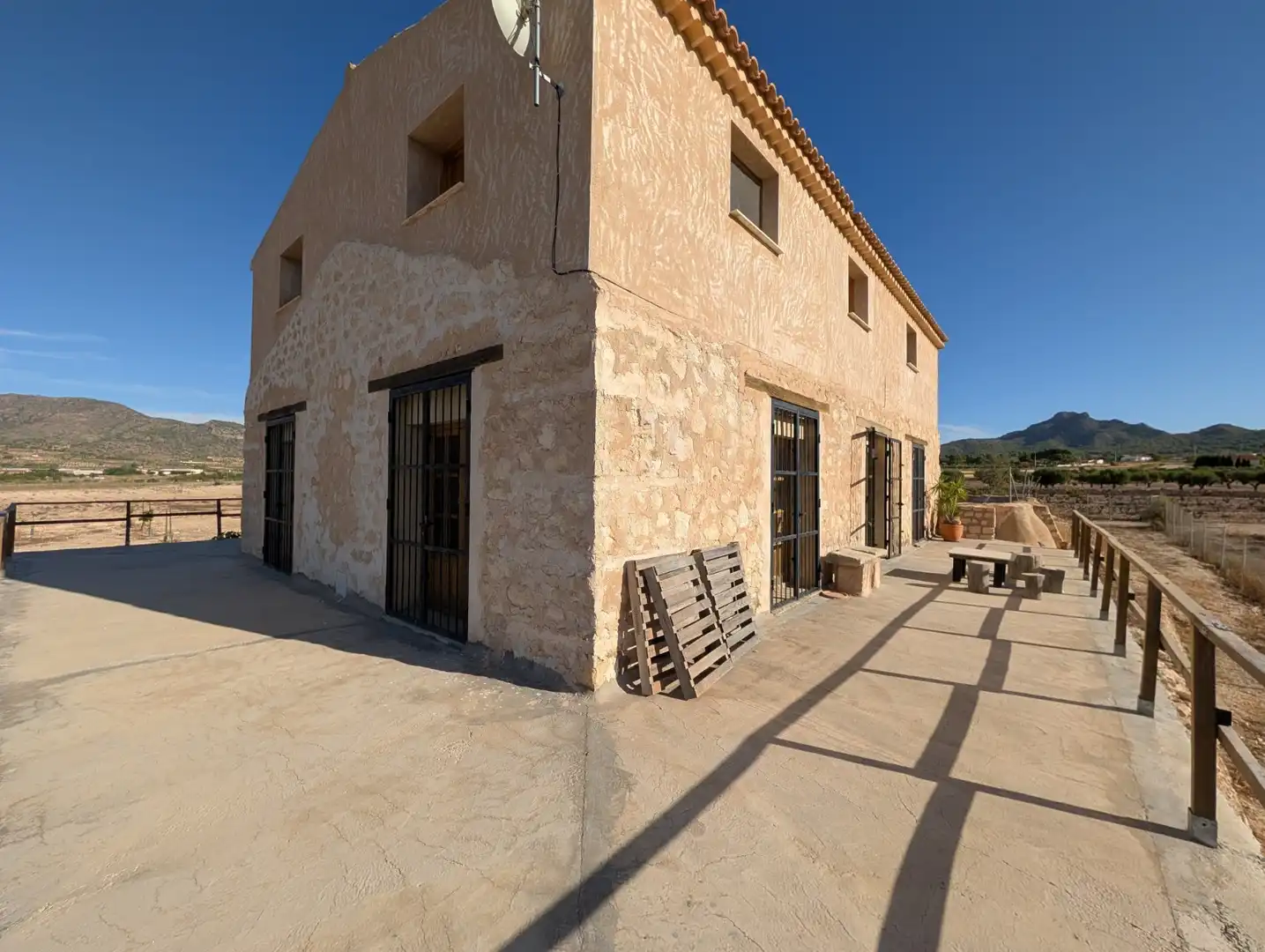 Country house with garden for sale in Salinas