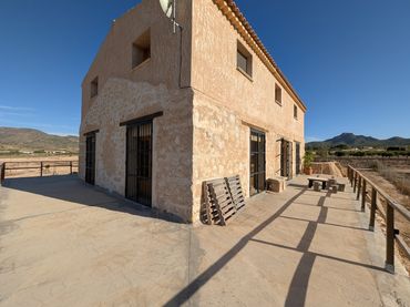 Casa rústica amb jardí en venda a Salinas