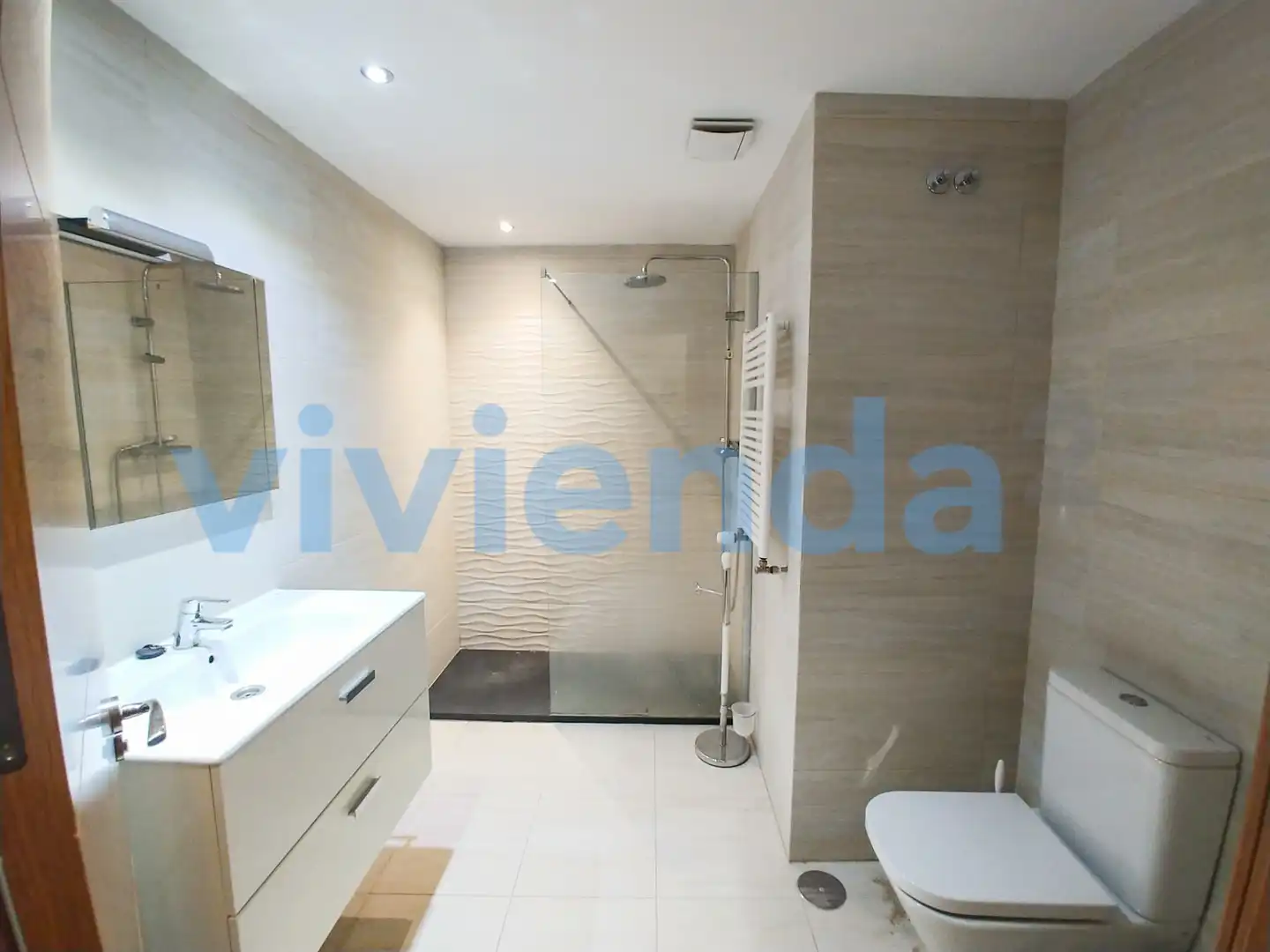 Bathroom of Flat for sale in Madrid  with Heating, Swimming Pool and Community pool