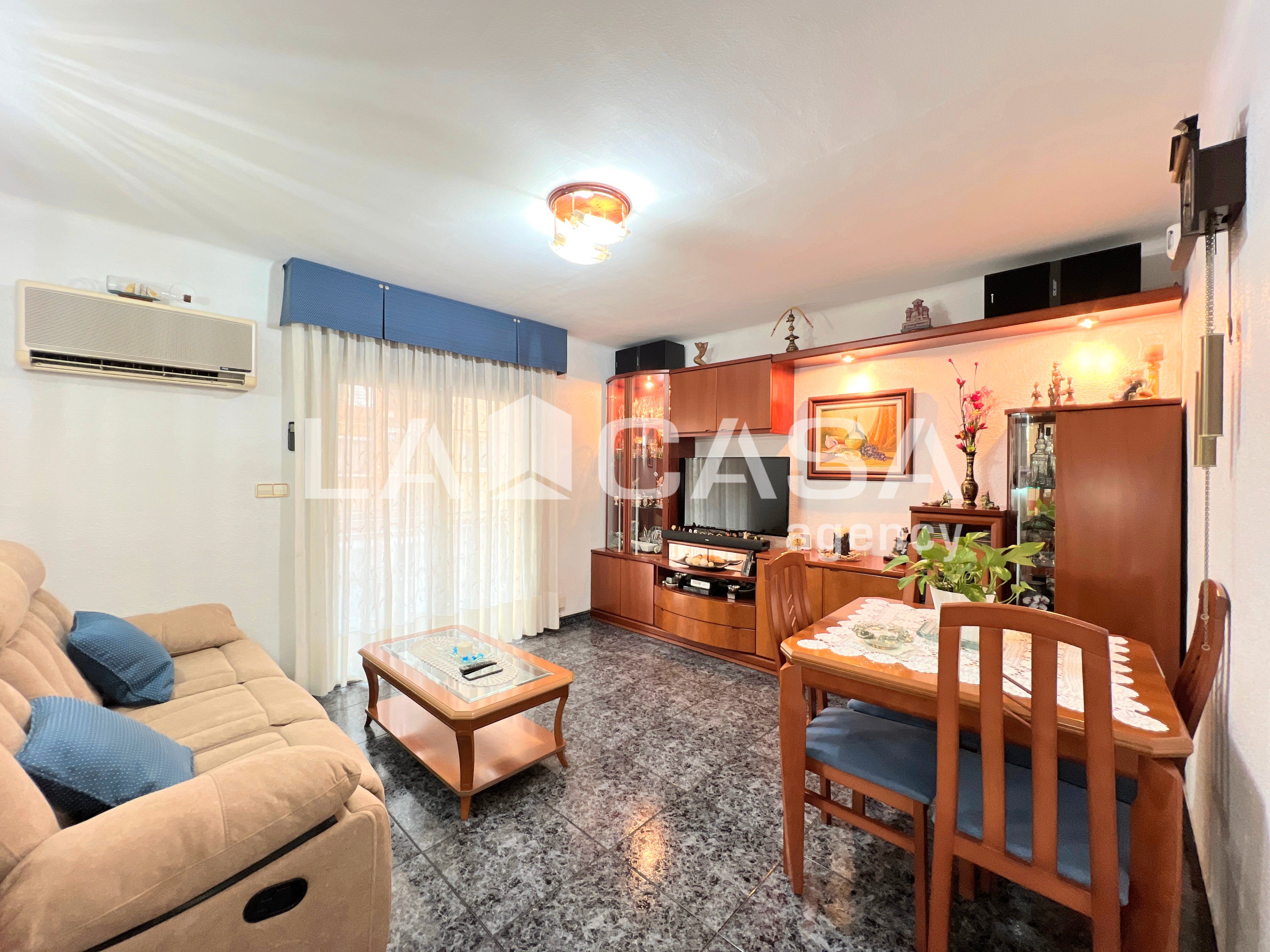 Sala d'estar de Pis en venda en Badalona amb Balcó