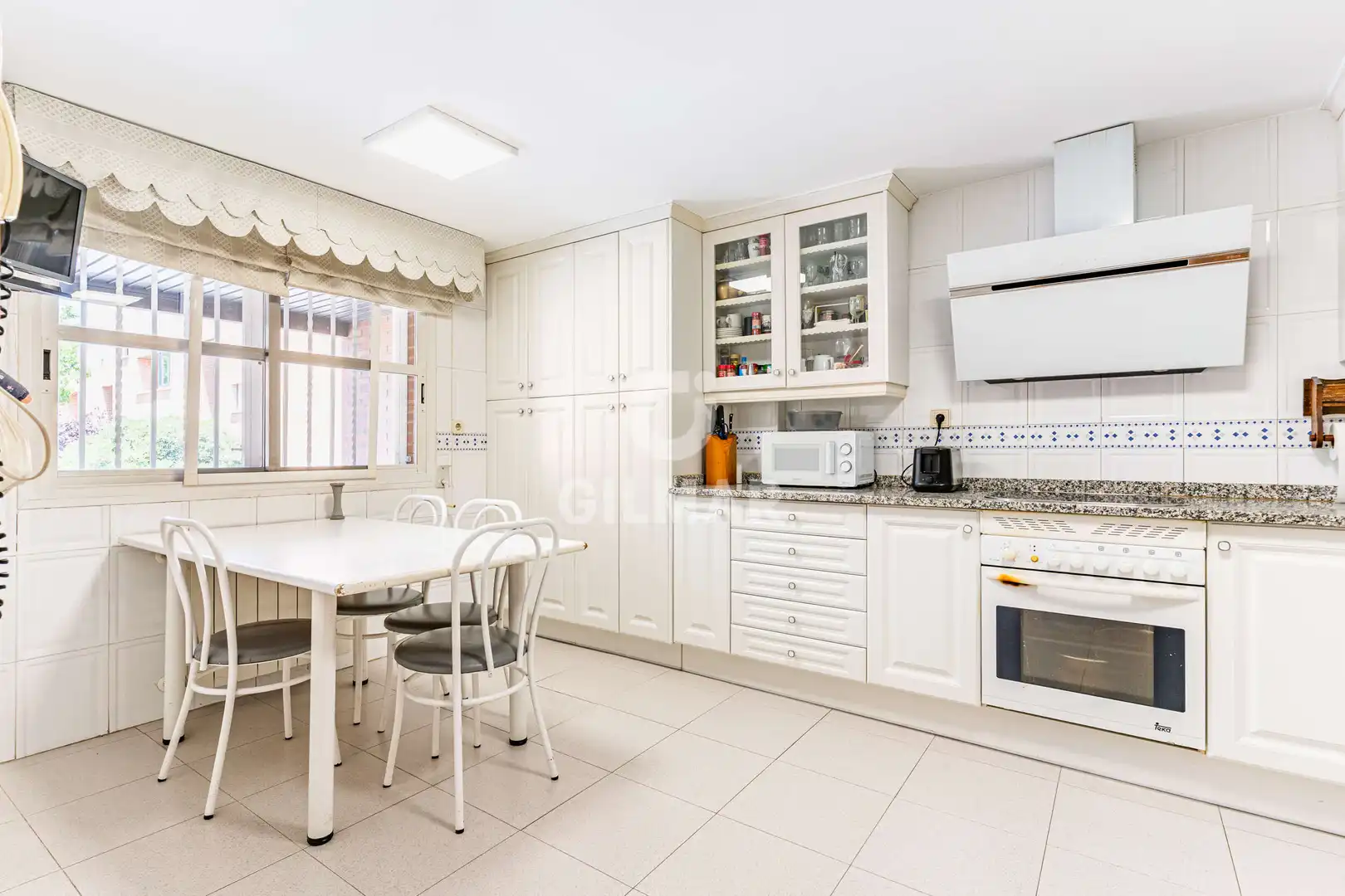 Cocina de Casa adosada en venta en Madrid con Calefacción y Jardín privado