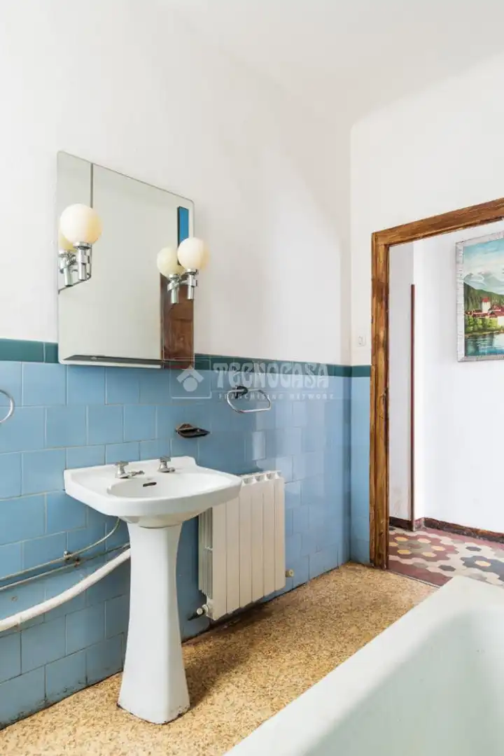 Bathroom of Flat for sale in Zaragoza  with Heating