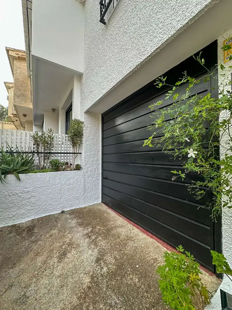 Außenansicht von Einfamilien-Reihenhaus zum Verkauf in Salobreña mit Terrasse