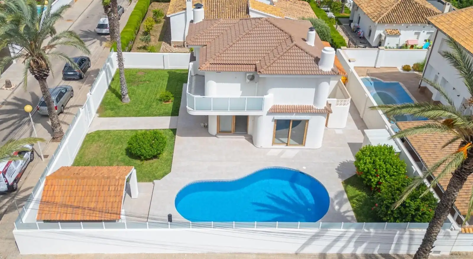 Vista exterior de Casa o xalet en venda en Orihuela amb Jardí privat, Terrassa i Piscina