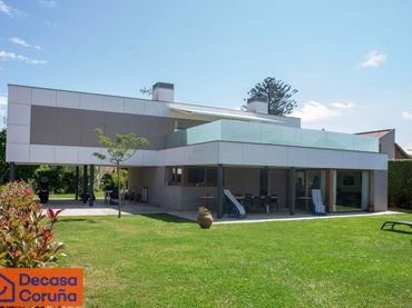 Chalet con piscina en venta en CAINZO