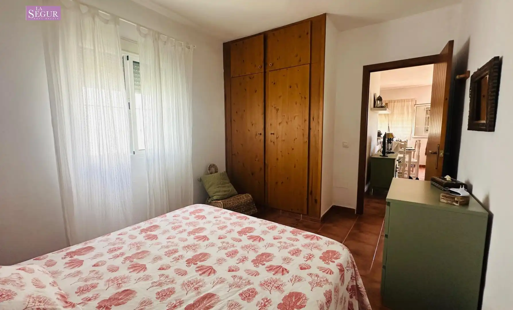 Dormitori de Casa o xalet en venda en Barbate amb Jardí privat, Terrassa i Moblat