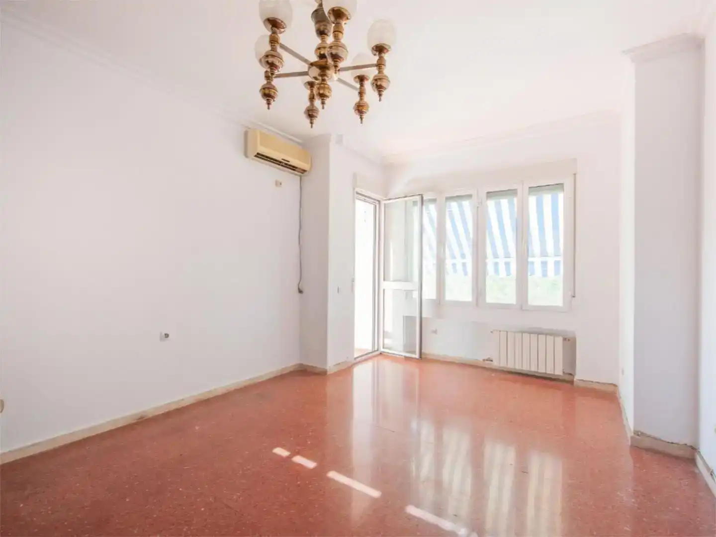 Sala d'estar de Pis en venda en Sevilla amb Aire condicionat i Balcó