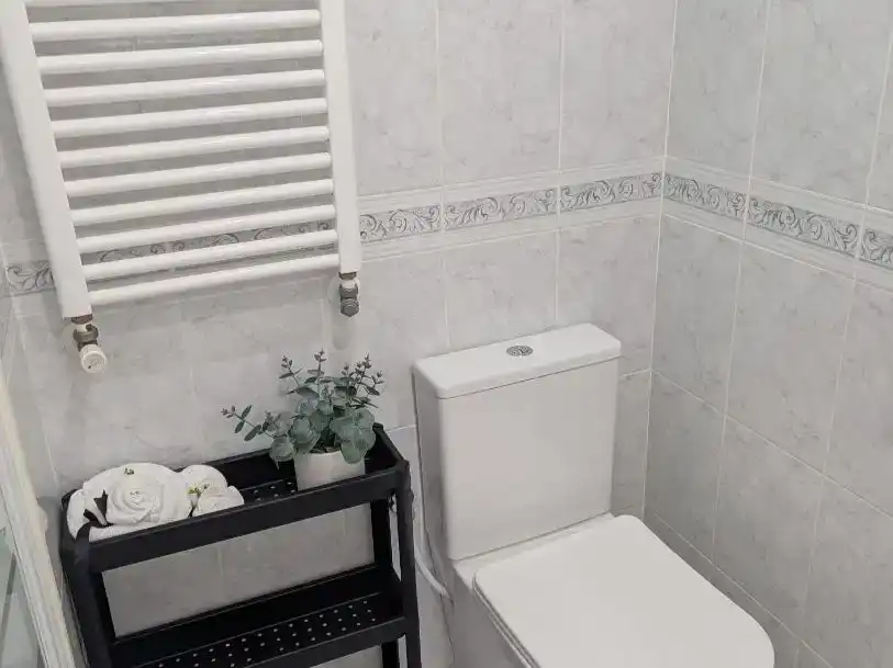 Badezimmer von Wohnung zum Verkauf in Roses mit Balkon