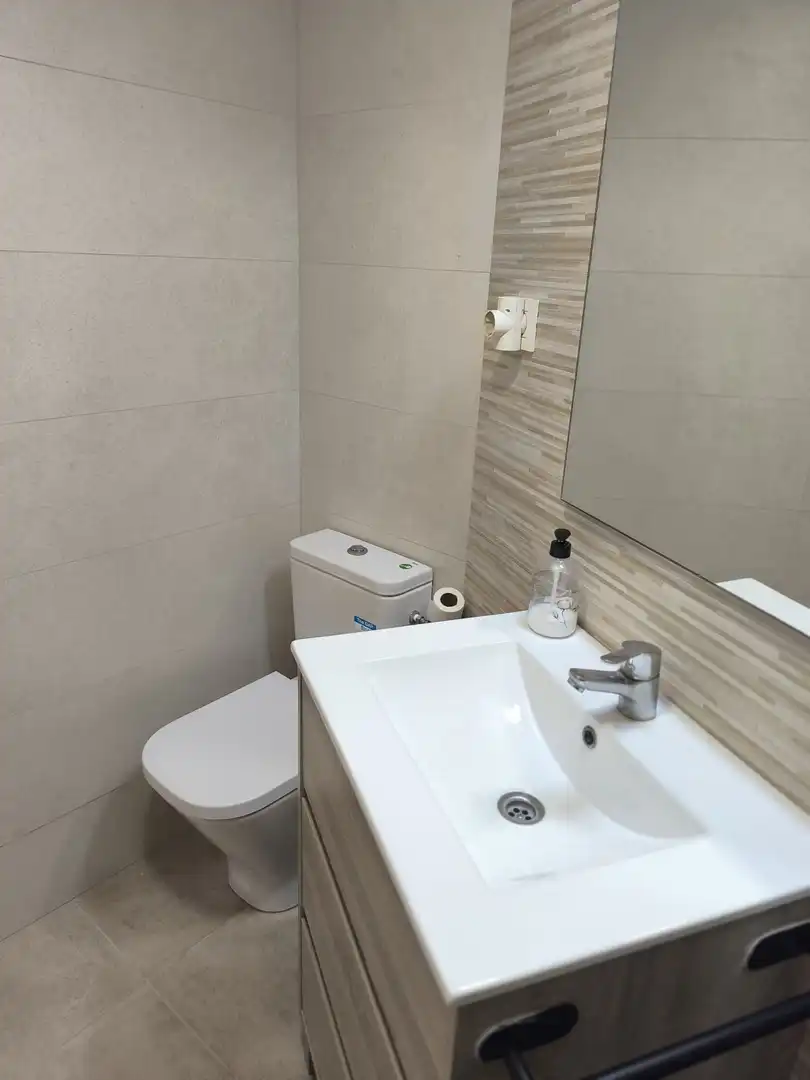 Badezimmer von Wohnungen zum Verkauf in Salou mit Terrasse, Möbliert und Gemeinschaftspool
