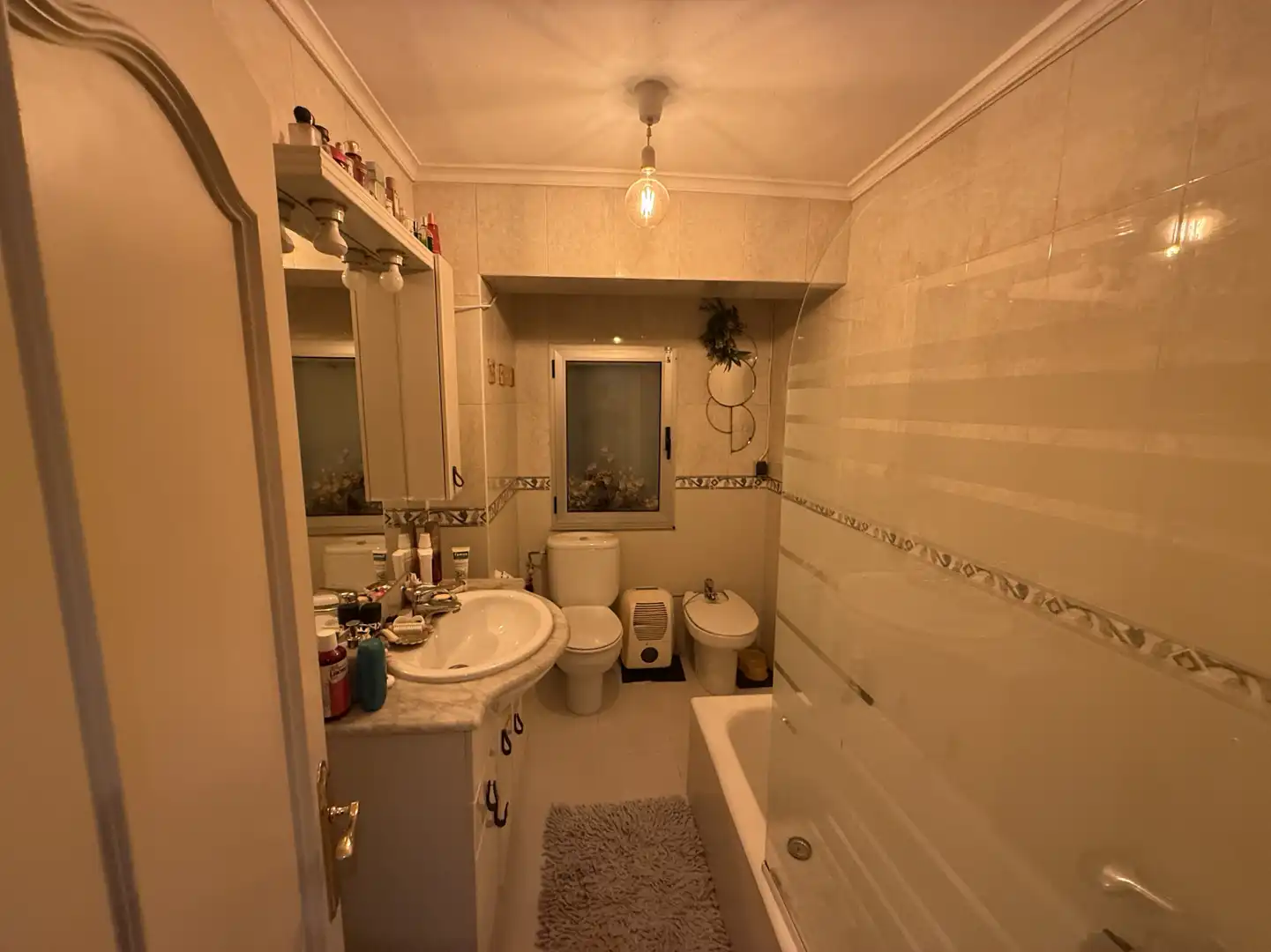 Bathroom of Flat for sale in Oviedo   with Heating and Parquet flooring