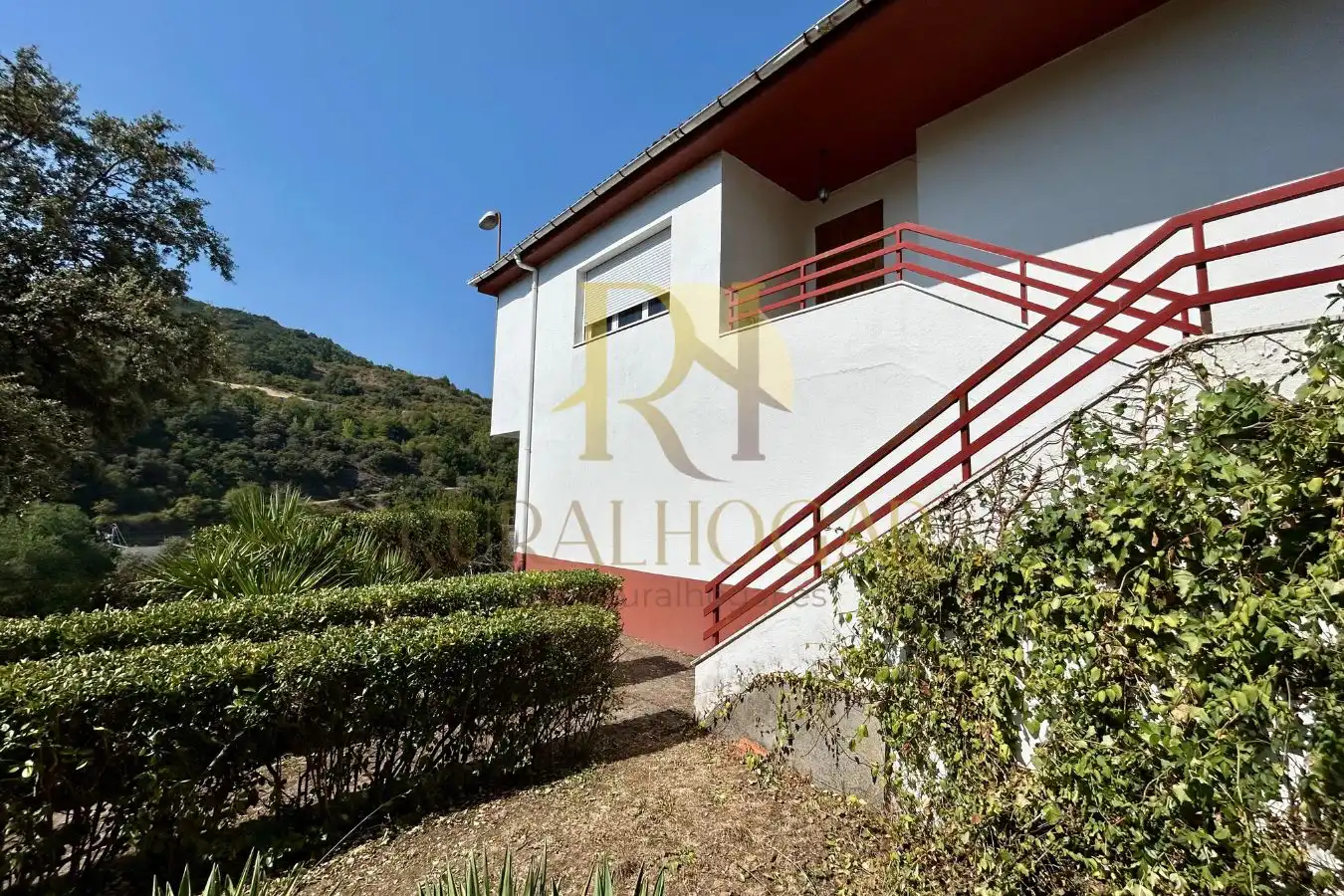 Vista exterior de Casa o xalet en venda en Torre del Bierzo amb Terrassa i Moblat