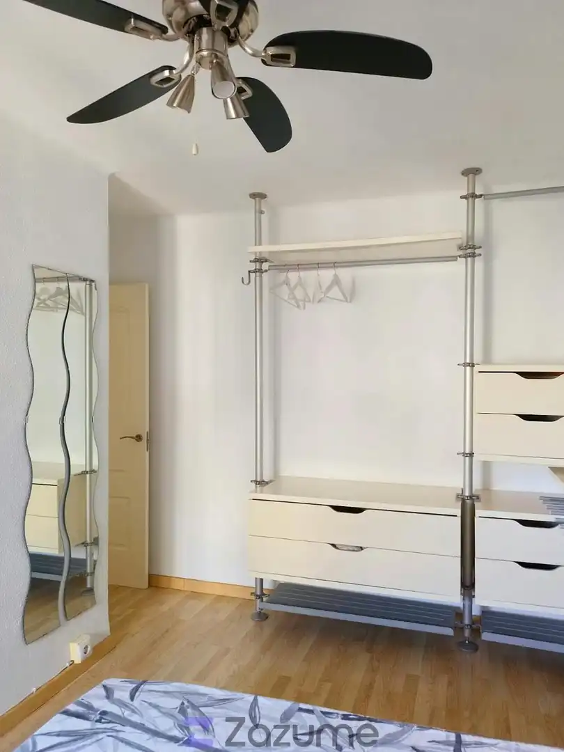 Schlafzimmer von Wohnung zur Miete in Sevilla mit Klimaanlage, Heizung und Möbliert