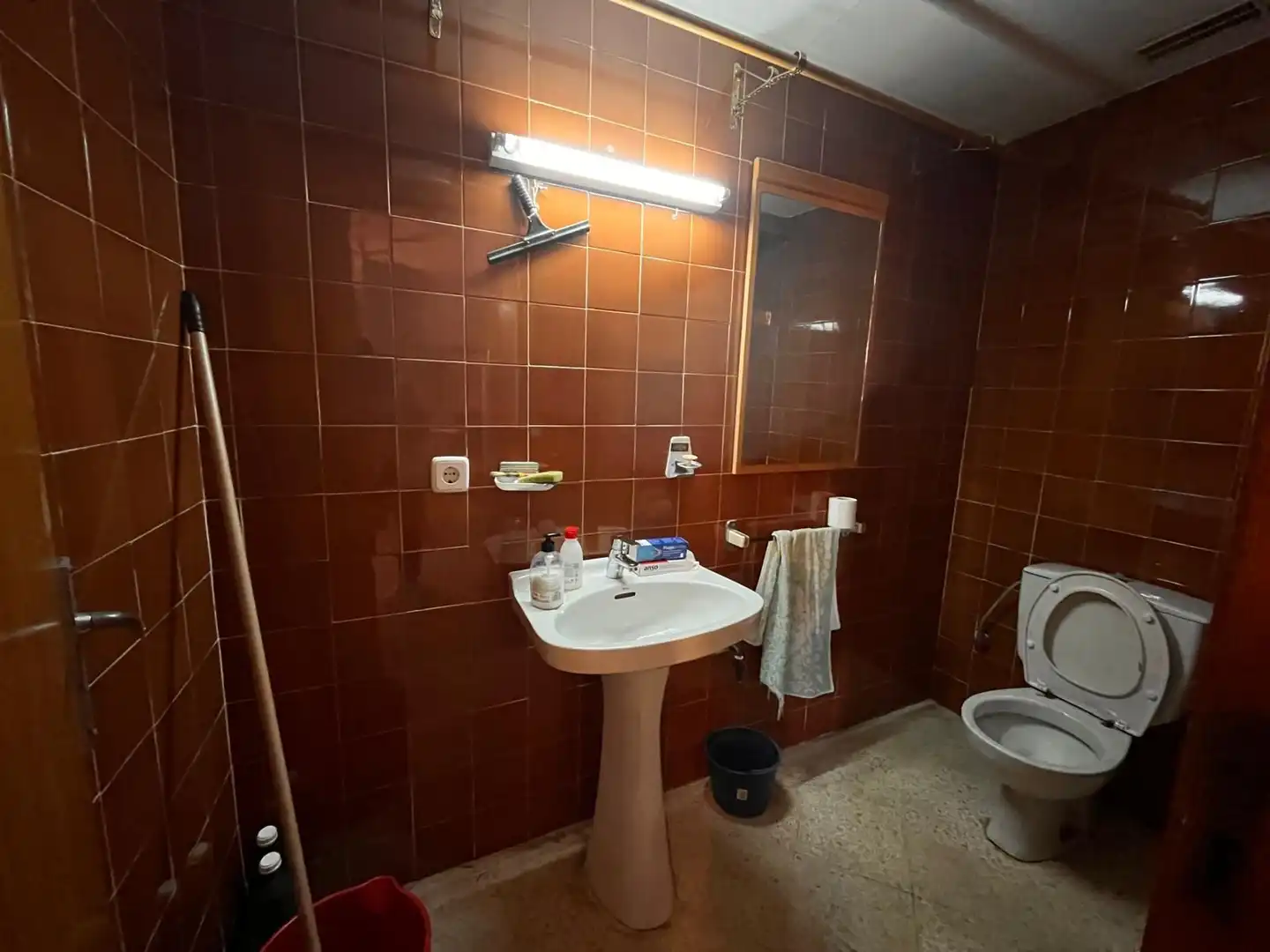 Badezimmer von Geschaftsraum zur Miete in Llucmajor