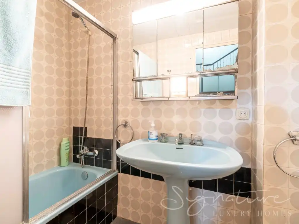 Baño de Edificio en venta en L'Hospitalet de Llobregat