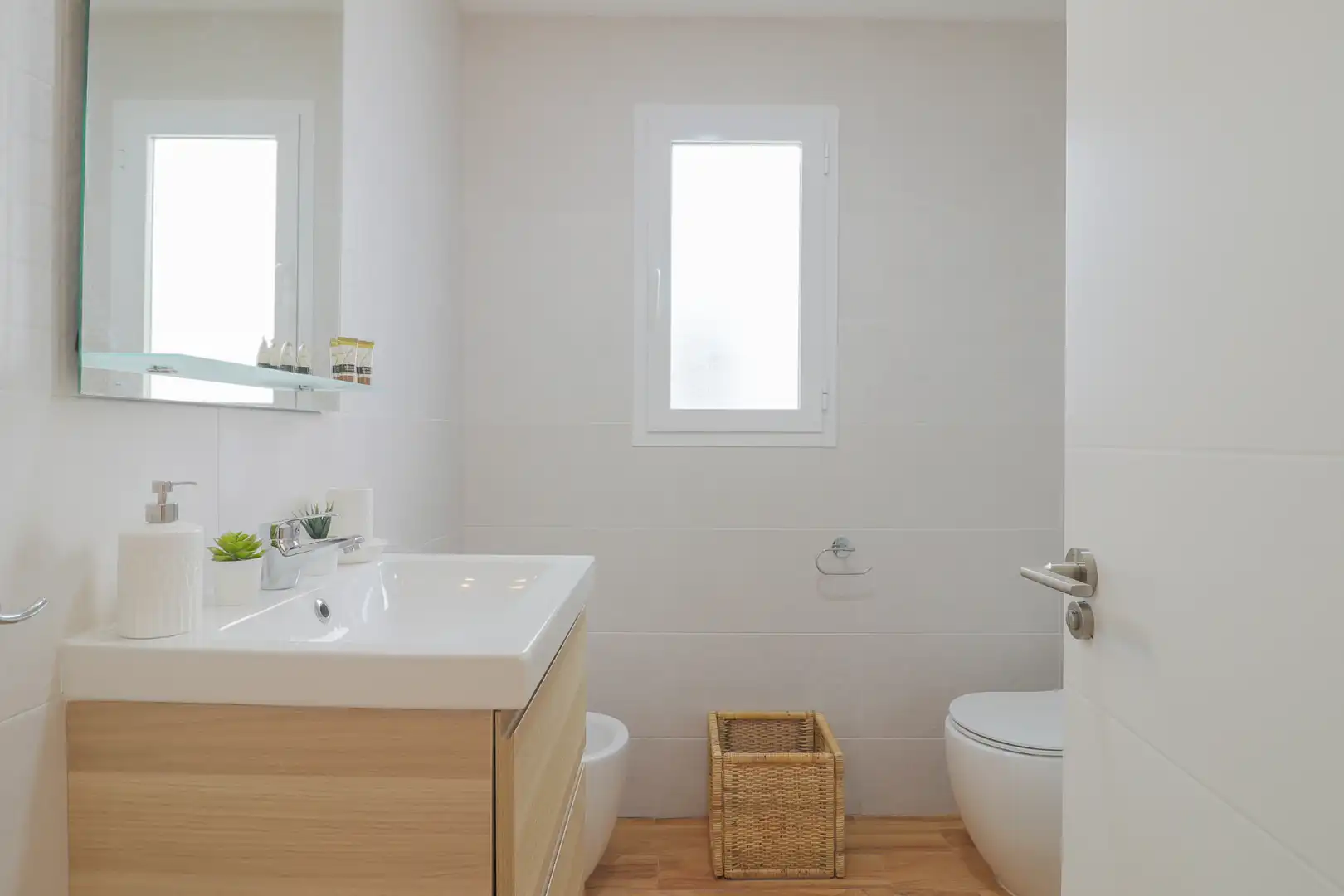Bathroom of Flat for share in Málaga  with Air Conditioner, Heating and Terrace