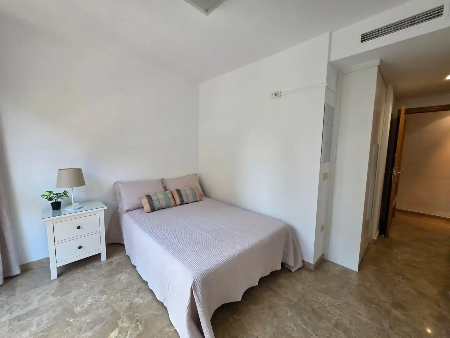 Habitación de Dúplex de alquiler en Valencia con Jardín privado, Terraza y Balcón