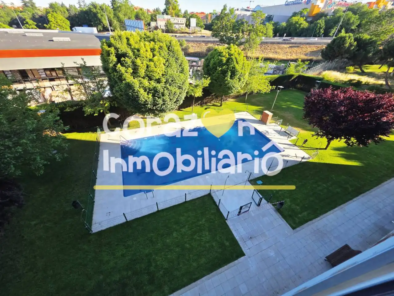 Swimming pool of Flat for sale in Madrid  with Heating, Parquet flooring and Storage room