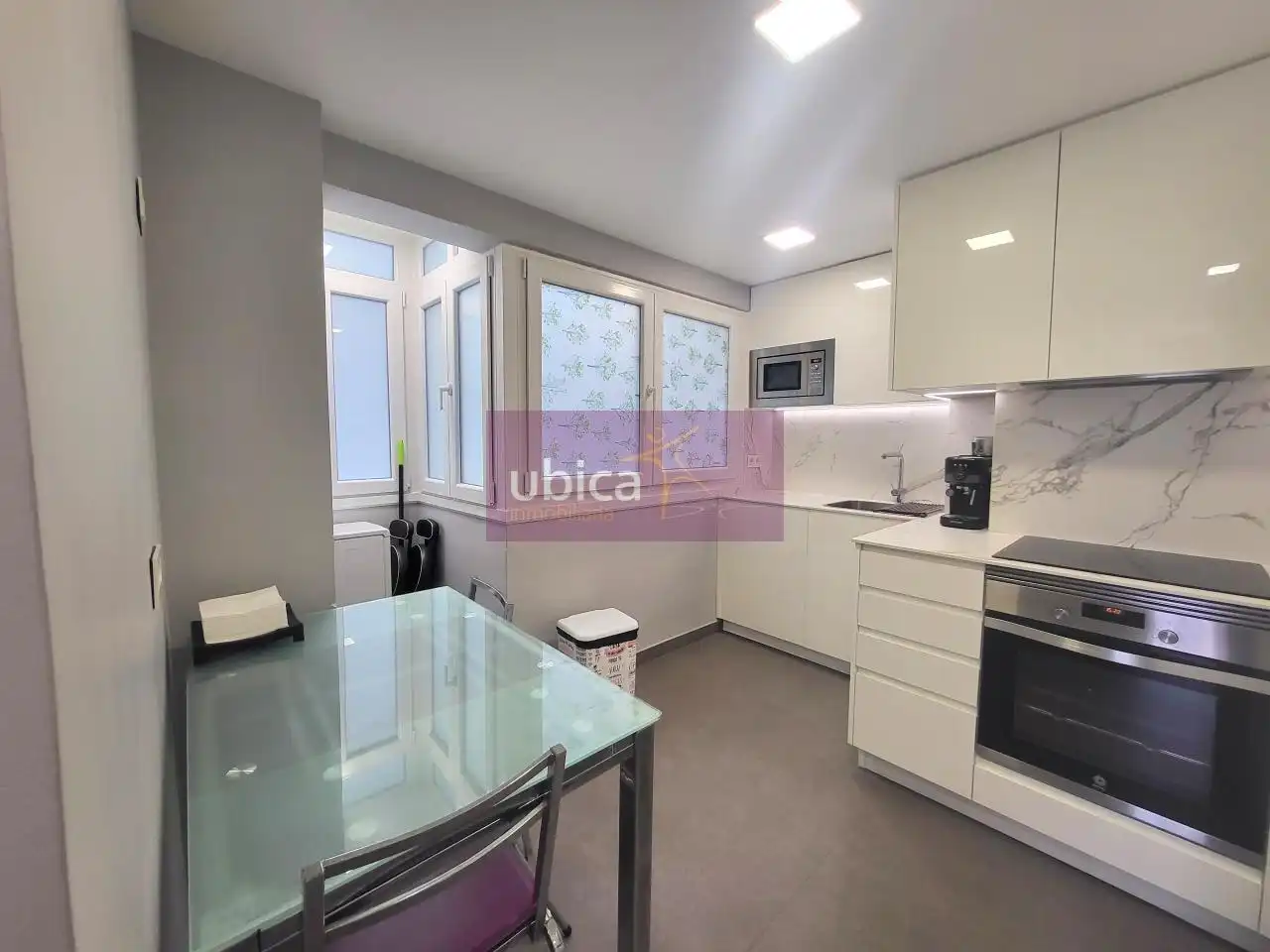 Cocina de Piso en venta en Vigo  con Calefacción y Trastero