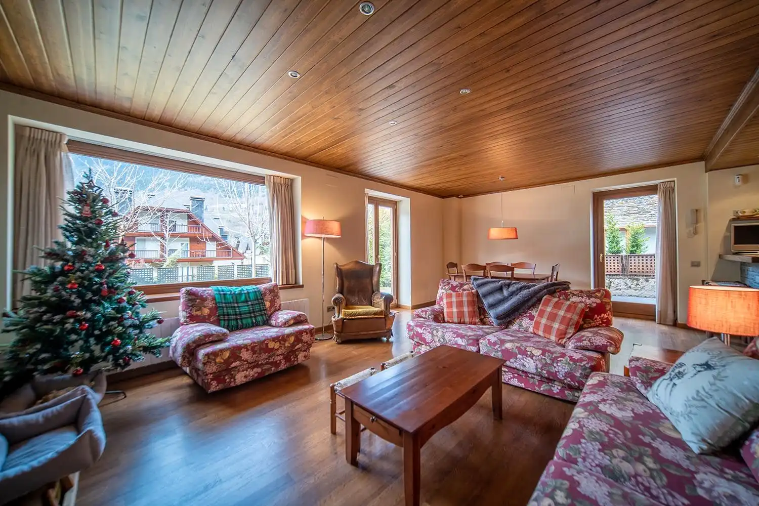 Sala de estar de Casa o chalet en venta en Vielha e Mijaran con Jardín privado, Parquet y Terraza