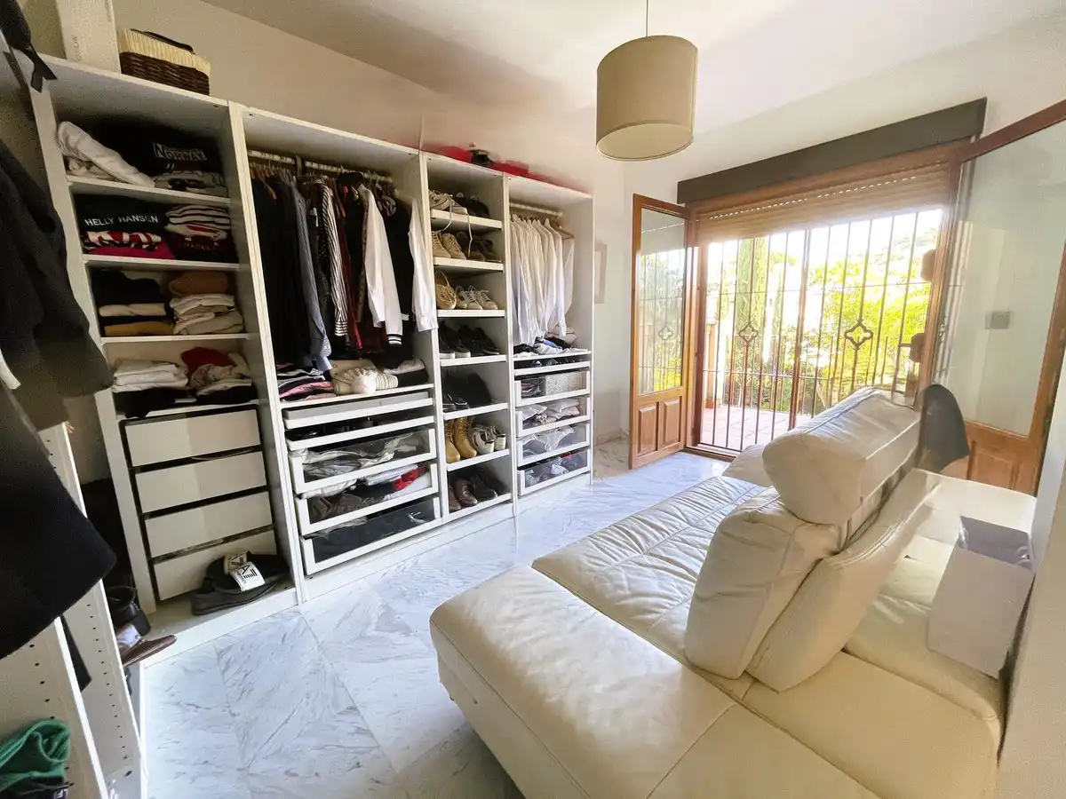 Schlafzimmer von Einfamilien-Reihenhaus zum Verkauf in Mijas mit Klimaanlage, Heizung und Privatgarten