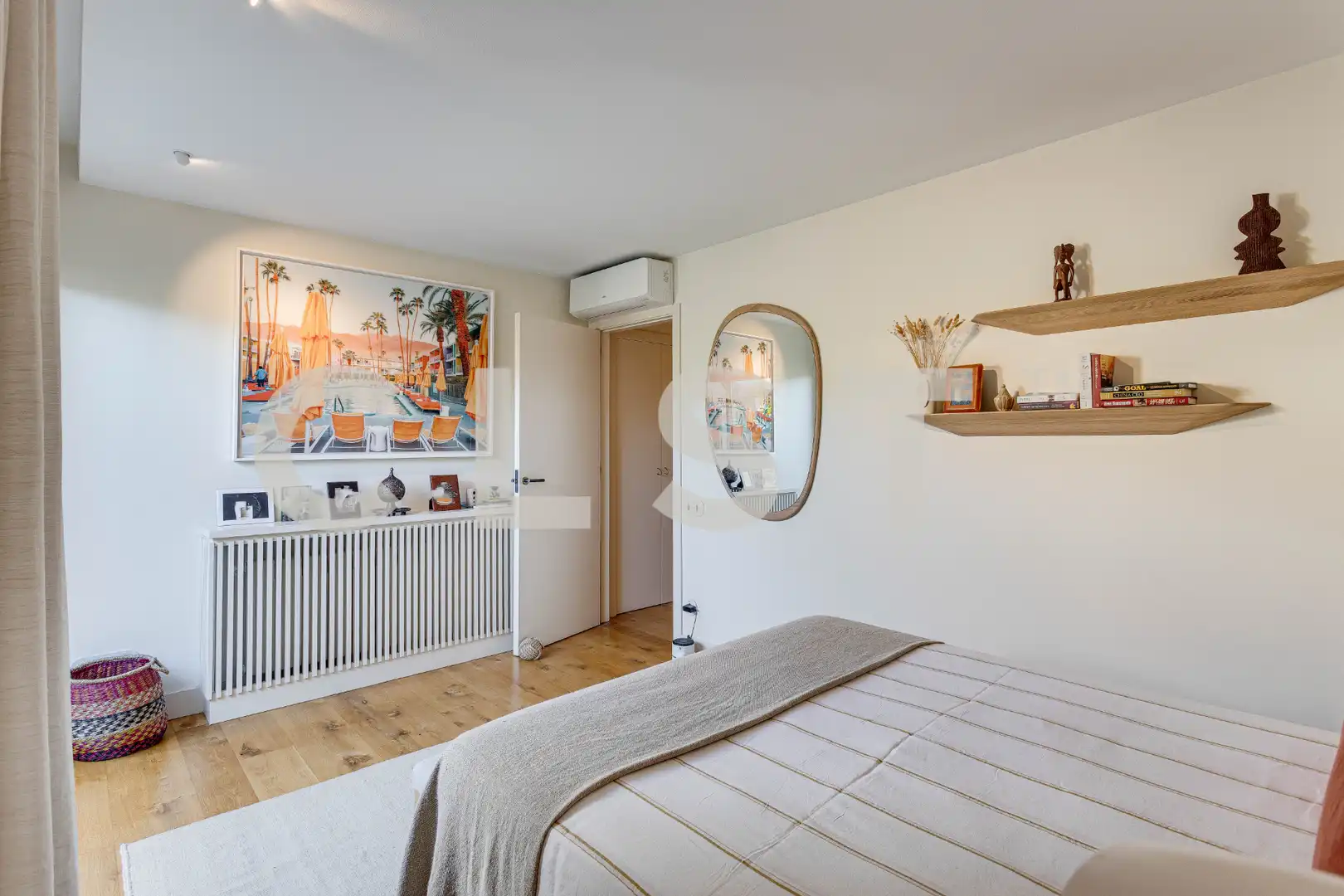 Schlafzimmer von Dachboden zur Miete in Barcelona mit Klimaanlage, Heizung und Parkett