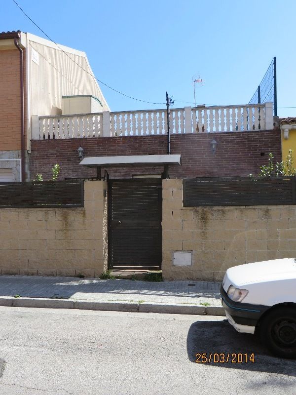 Vista exterior de Casa adosada en venda en Sant Quirze del Vallès