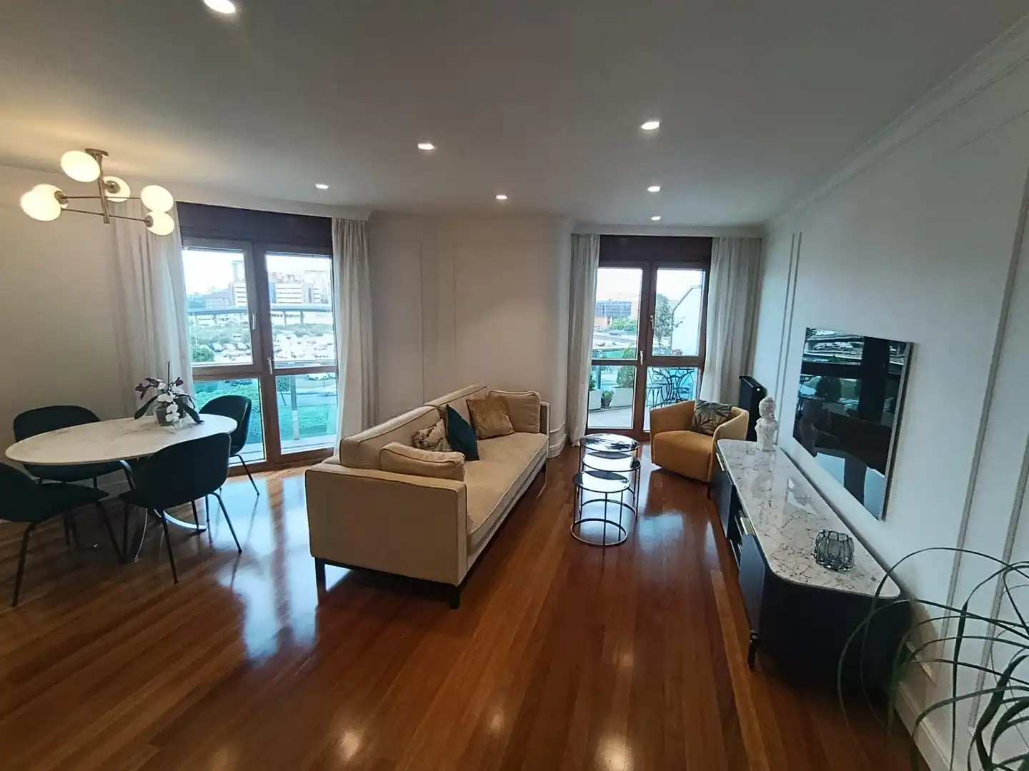 Sala d'estar de Pis en venda en Gijón  amb Calefacció, Terrassa i Traster