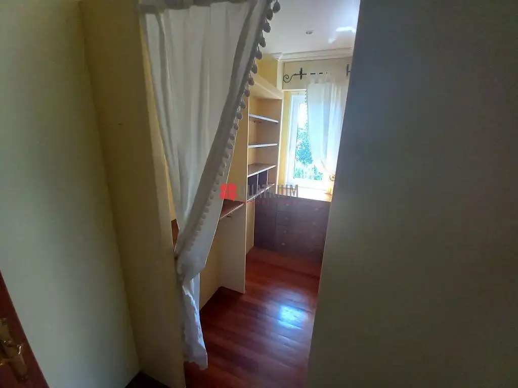 Habitación de Casa o chalet de alquiler en Santiago de Compostela  con Calefacción, Jardín privado y Trastero