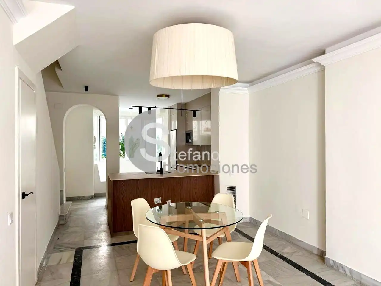 Menjador de Planta baixa en venda en Marbella amb Aire condicionat, Jardí privat i Terrassa