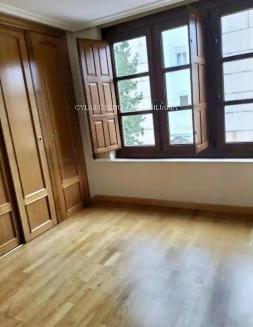 Dormitori de Pis de lloguer en Salamanca amb Calefacció, Parquet i Forn