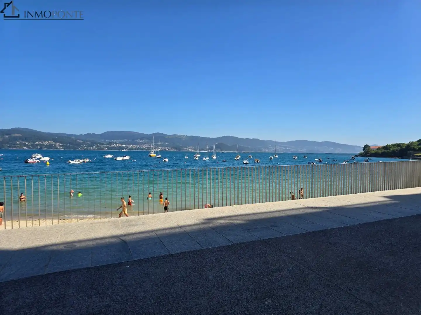 Vista exterior de Casa o xalet en venda en Poio amb Jardí privat