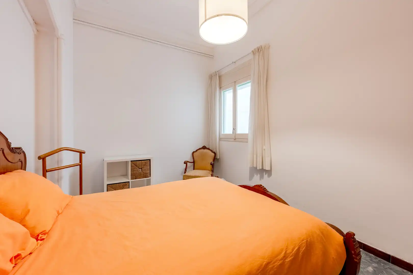 Dormitori de Casa adosada en venda en Barcelona amb Calefacció, Jardí privat i Terrassa