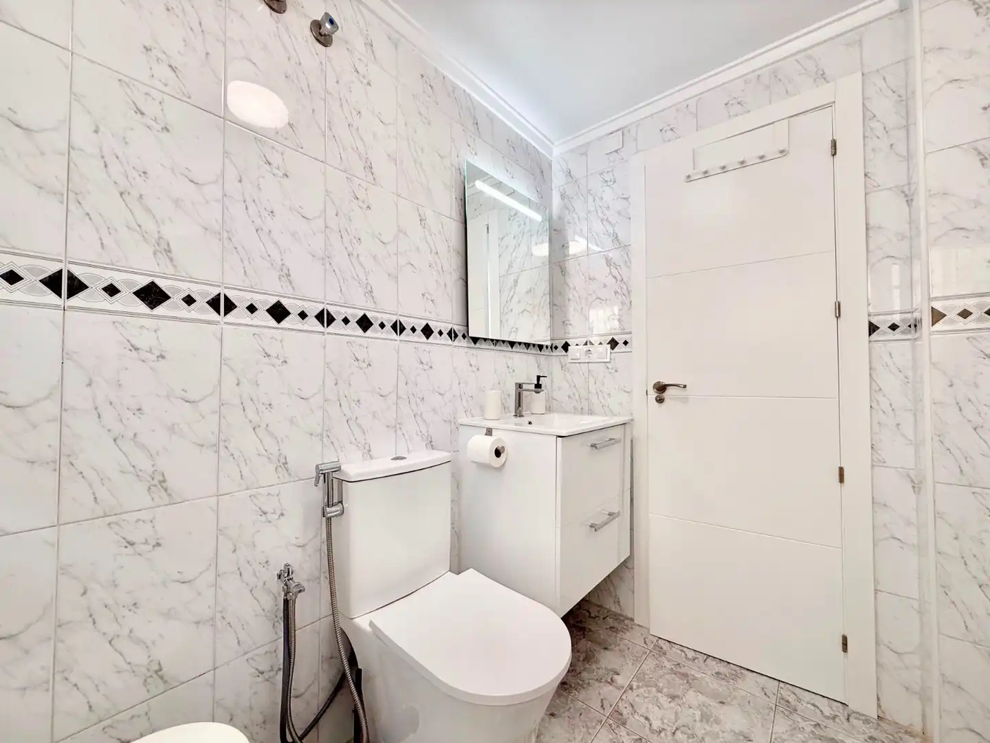 Baño de Casa o chalet de alquiler en Torrevieja con Aire acondicionado, Terraza y Piscina