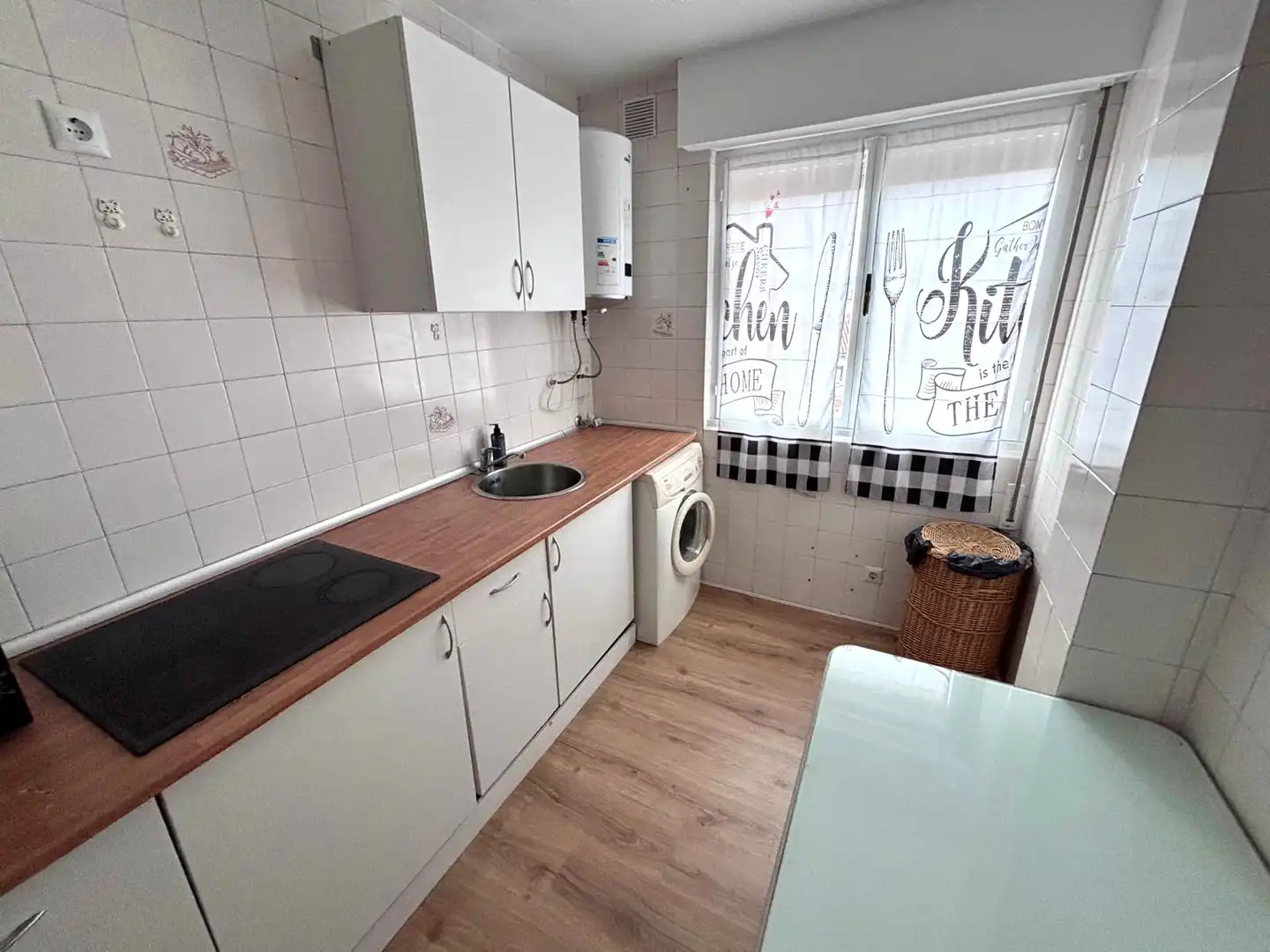 Cocina de Piso en venta en Gijón  con Calefacción, Parquet y Trastero