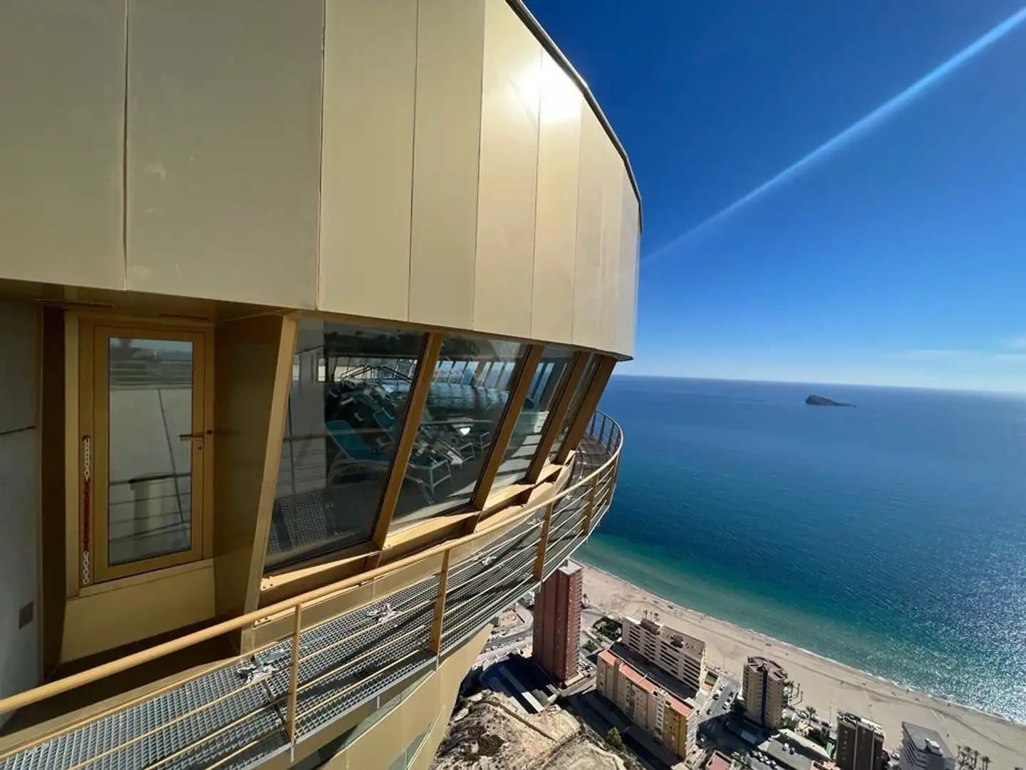 Vista exterior de Casa o xalet de lloguer en Benidorm amb Aire condicionat, Jardí privat i Moblat