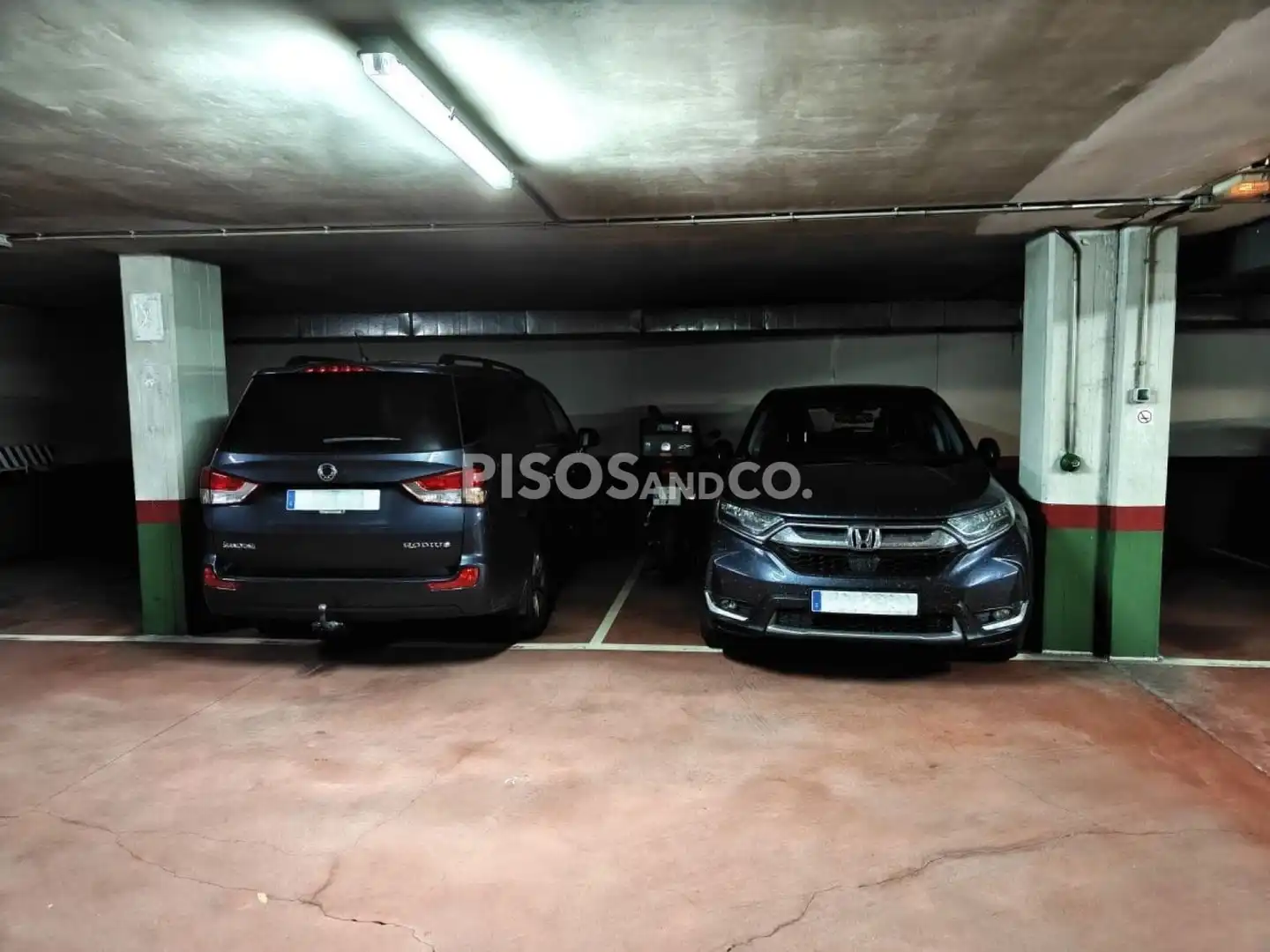 Aparcament de Pis en venda en A Coruña Capital  amb Calefacció, Traster i Moblat