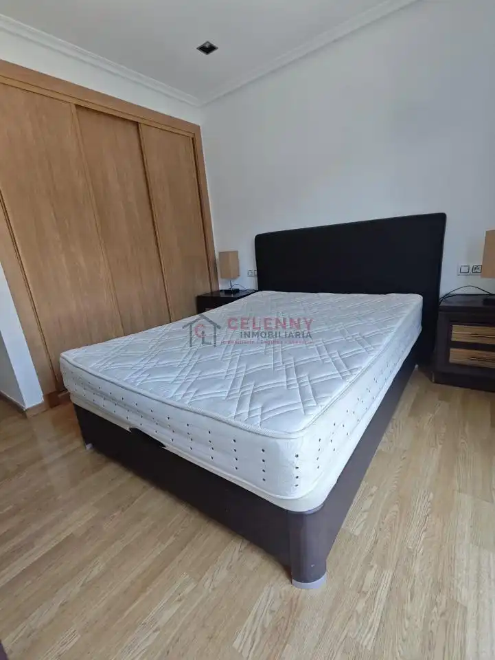 Habitación de Piso de alquiler en Ourense Capital  con Calefacción, Parquet y Trastero