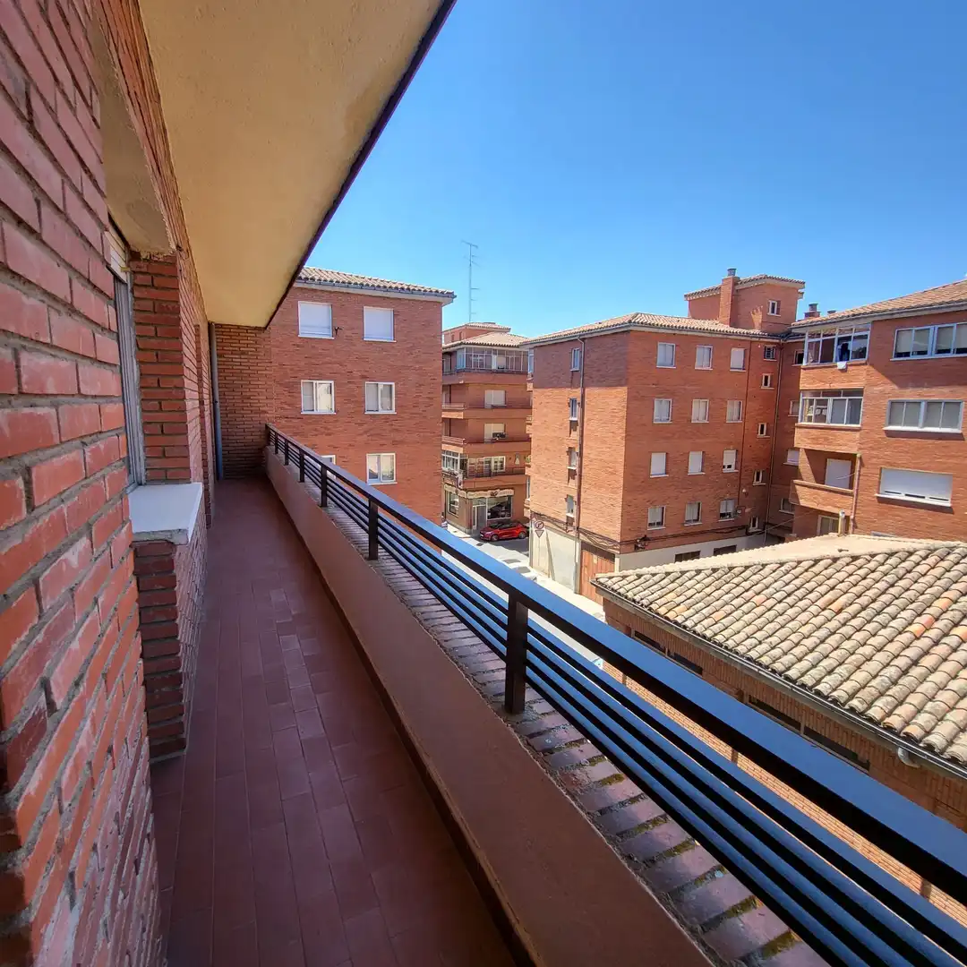 Außenansicht von Wohnung zur Miete in Ávila mit Heizung, Terrasse und Möbliert