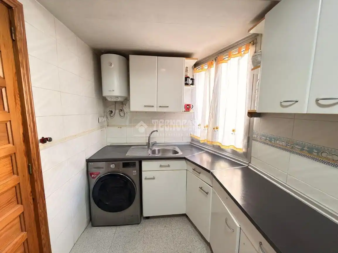 Kitchen of Flat for sale in Zaragoza  with Air Conditioner, Heating and Furnished