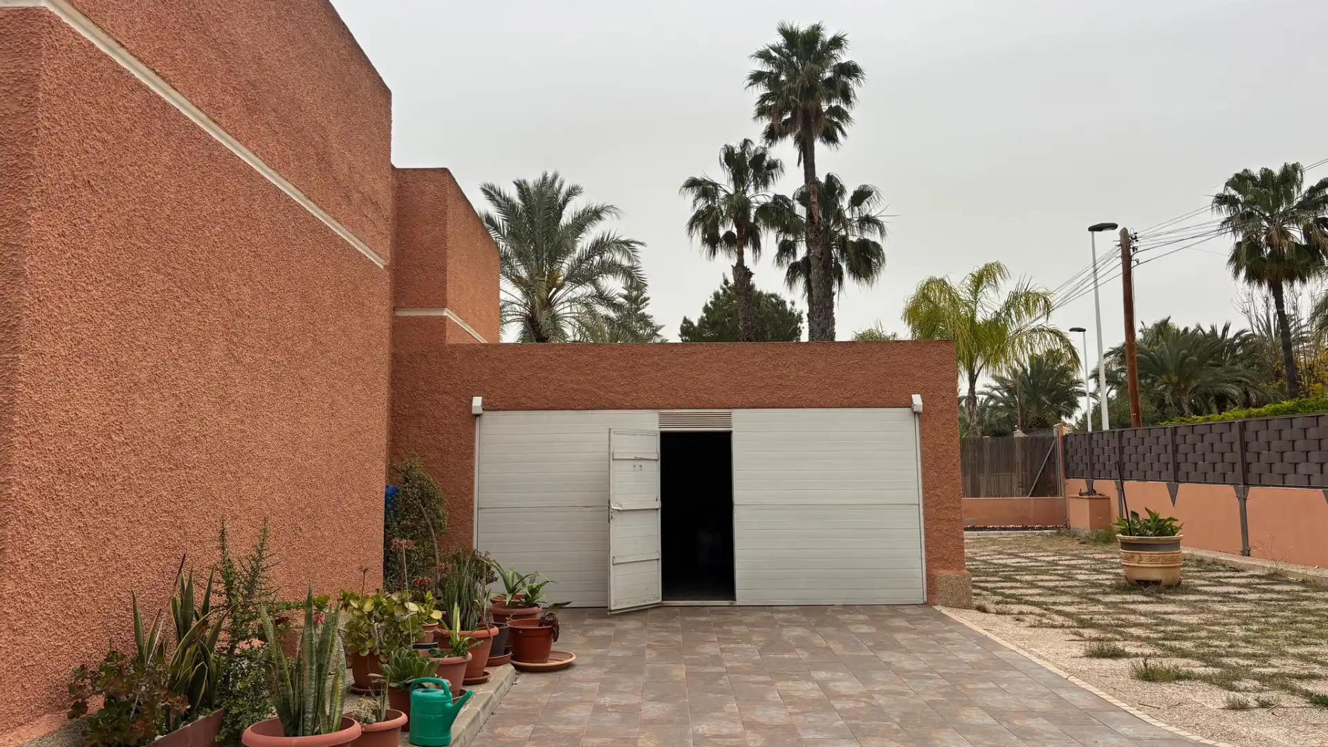 Vista exterior de Casa o xalet en venda en Elche / Elx amb Jardí privat, Terrassa i Piscina