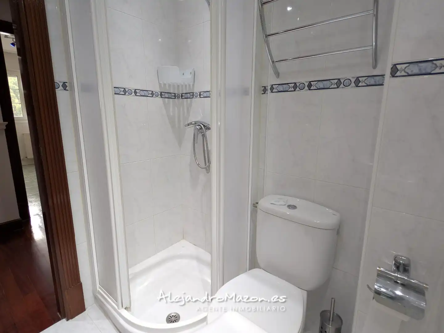 Bathroom of Flat for rent in Castro-Urdiales  with Heating, Terrace and Swimming Pool