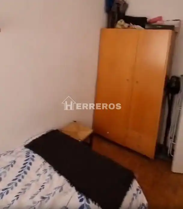 Dormitori de Apartament en venda en Albelda de Iregua amb Calefacció, Parquet i Traster